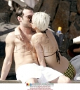 Sarah_Harding_and_Tom_on_holiday_in_the_Indian_Ocean_15_06_07_281129.jpg