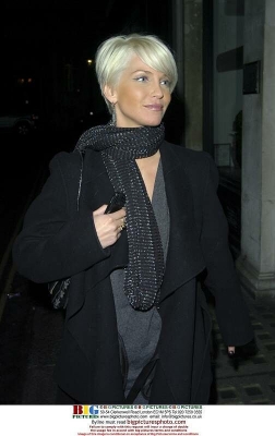 Sarah_Harding_at_Bloww_hair_salon_in_central_London_26_01_07_28129.jpg