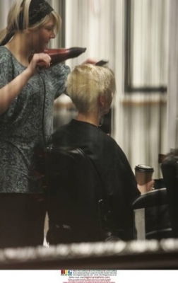 Sarah_Harding_at_Bloww_hair_salon_in_central_London_26_01_07_281329.jpg