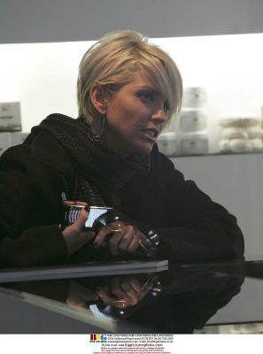 Sarah_Harding_at_Bloww_hair_salon_in_central_London_26_01_07_281729.jpg