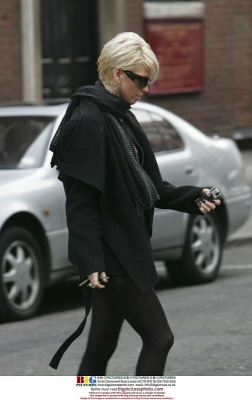 Sarah_Harding_at_Bloww_hair_salon_in_central_London_26_01_07_282229.jpg