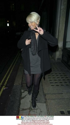 Sarah_Harding_at_Bloww_hair_salon_in_central_London_26_01_07_28429.jpg