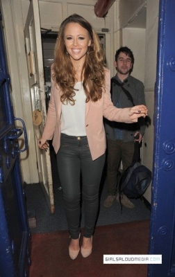 Kimberley_Walsh_leaving_the_Theatre_Royal_27_02_12_282229.jpg