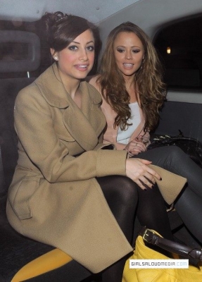 Kimberley_Walsh_leaving_the_Theatre_Royal_27_02_12_28829.jpg