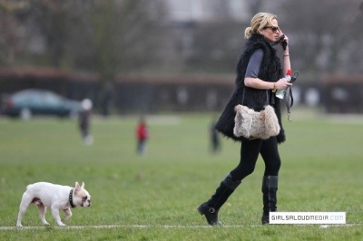 Sarah_Harding_out_and_about_24_02_12_281429.jpg