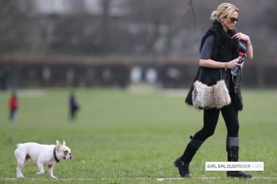 Sarah_Harding_out_and_about_24_02_12_281529.jpg
