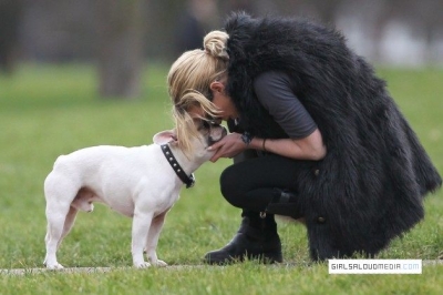 Sarah_Harding_out_and_about_24_02_12_282129.jpg