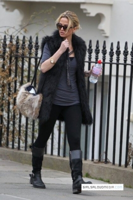 Sarah_Harding_out_and_about_24_02_12_28929.jpg