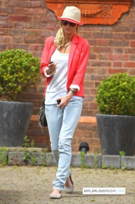 Sarah_Harding_out_and_about_in_North_London_13_07_12_28429.jpg