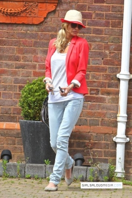 Sarah_Harding_out_and_about_in_North_London_13_07_12_28529.jpg