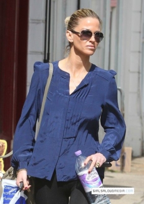 Sarah_Harding_out_and_about_in_North_London_26_04_12_28229.jpg
