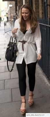 Kimberley_Walsh_outside_Theatre_Royal_27_08_11_28129.jpg