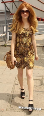 Nicola_Roberts_leaving_the_MTV_studios_20_06_11_281129.jpg