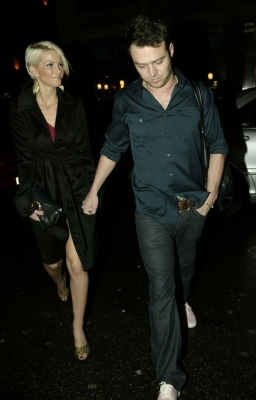 Sarah_Harding_spotted_arriving_at_Mahiki_in_Mayfair2C_London_30_11_07_28229.jpg
