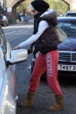 Sarah_leaving_her_house_14_11_07_28329.jpg