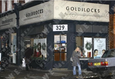 Nadine_Coyle_visits_a_local_beauty_salon_27_11_07_28129.jpg