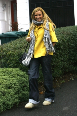 Nadine_Coyle_visits_a_local_beauty_salon_27_11_07_28329.jpg