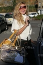Nadine_is_all_smiles_as_she_leaves_her_house_London2C_England_15_11_07_281229.jpg