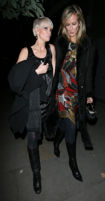 Sarah_Harding_outside_Embassy_26_10_07_282329.jpg
