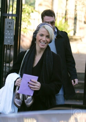 Sarah_Leaves_her_House_16_11_07_28429.jpg