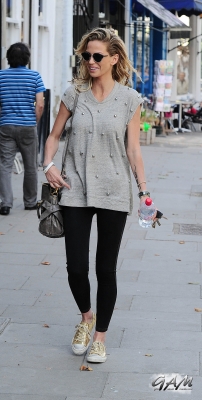 Sarah_Harding_out_and_about_in_London_30_07_12_282629.jpg