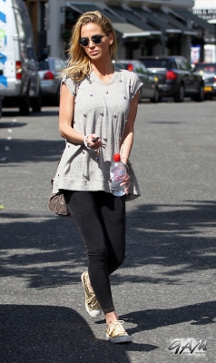 Sarah_Harding_out_and_about_in_London_30_07_12_282729.jpg