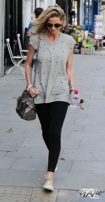 Sarah_Harding_out_and_about_in_London_30_07_12_283029.jpg