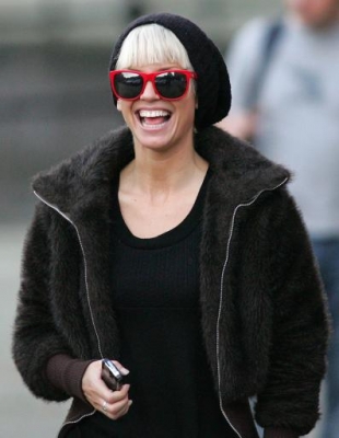 Sarah___Nadine_Seen_leaving_Manchester_s_Key103_radio_station_23_10_07_28329.jpg