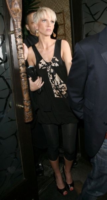 Sarah_Harding_leaves_the_Mahiki_Club2C_London2C_England_26_09_07_282329.jpg