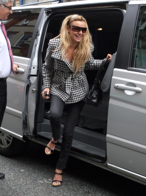 Nadine_Coyle_Arriving_at_a_Studio_21_08_07_281129.jpg