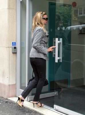 Nadine_Coyle_Arriving_at_a_Studio_21_08_07_28229.jpg