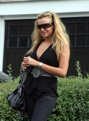 Nadine_Coyle_leaves_her_house_21_08_07_28829.jpg