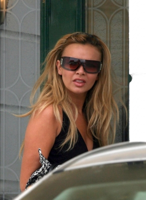 Nadine_Coyle_leaves_her_house_21_08_07_28929.jpg