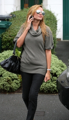 Nadine_Coyle_leaving_her_house_London2C_England_22_08_07_282329.jpg