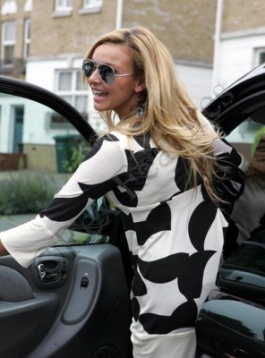 Nadine_Leaving_Her_House_24_08_07_282329.jpg