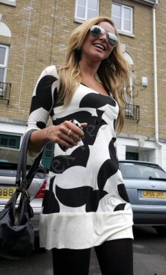 Nadine_Leaving_Her_House_24_08_07_282529.jpg