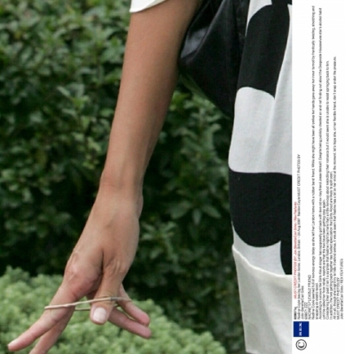 Nadine_Leaving_Her_House_24_08_07_283129.jpg