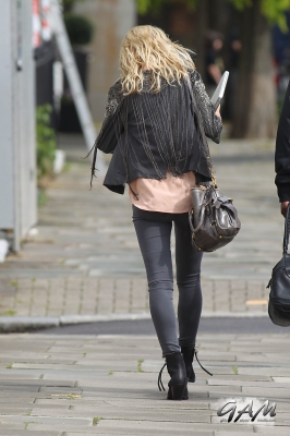 Sarah_Harding_out_and_about_in_London_31_07_12_281829.jpg