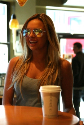 Nadine_Leaving_Home_Then_Goes_To_Starbucks_To_Grab_A_Coffee_01_05_07_281729.jpg
