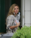 Nadine_Leaving_Her_House_20_04_07_28329.jpg