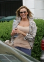 Nadine_Leaving_Her_House_20_04_07_28629.jpg