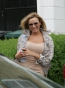 Nadine_Leaving_Her_House_20_04_07_28729.jpg