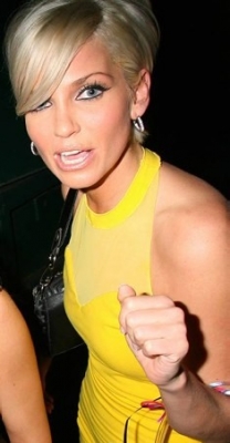 Girls_Aloud_Leaving_24_Club_12_04_07_28129.jpg