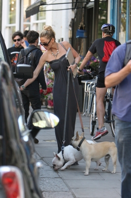 Sarah_Harding_out_in_North_London_03_08_12_282029.jpg