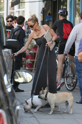 Sarah_Harding_out_in_North_London_03_08_12_282429.jpg