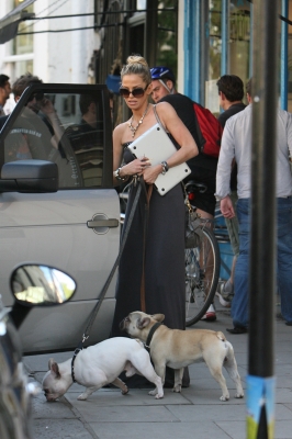 Sarah_Harding_out_in_North_London_03_08_12_282929.jpg