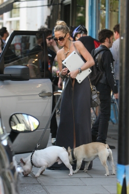 Sarah_Harding_out_in_North_London_03_08_12_283129.jpg
