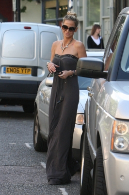 Sarah_Harding_out_in_North_London_03_08_12_283229.jpg