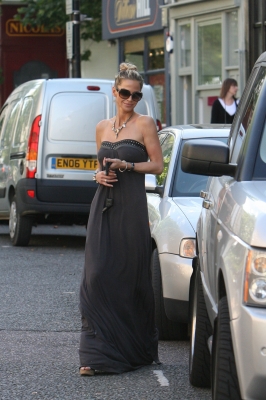 Sarah_Harding_out_in_North_London_03_08_12_283429.jpg