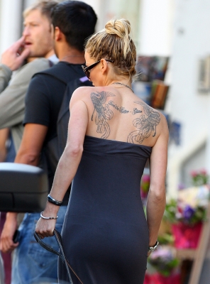 Sarah_Harding_out_in_North_London_03_08_12_285729.jpg